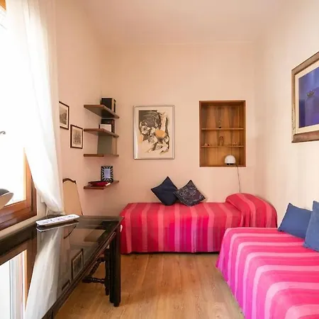 Lägenhet Classy Spacious Close To St.mark Square