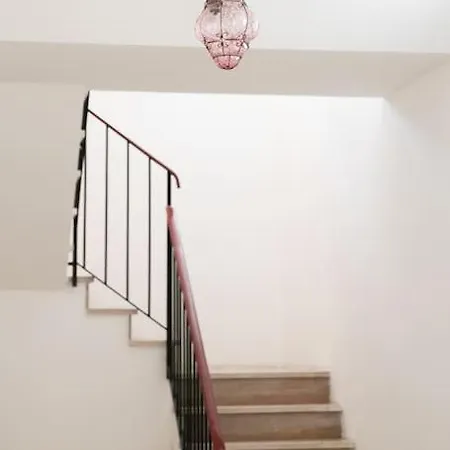 Classy Spacious Close To St.mark Square