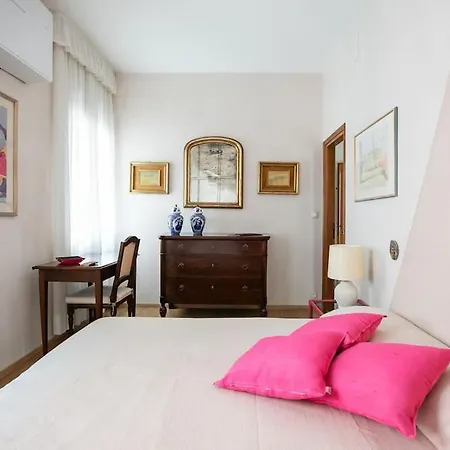 Classy Spacious Close To St.mark Square Lägenhet Venedig
