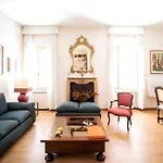 Classy Spacious Close To St.mark Square דירה ונציה