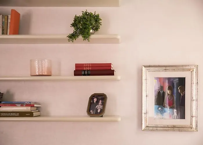 Classy Spacious Close To St.mark Square