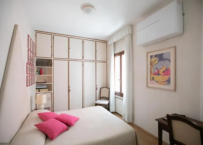 Apartament Classy Spacious Close To St.mark Square *