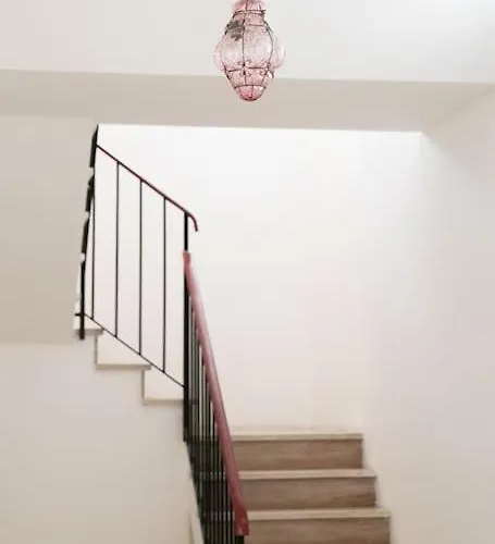 Classy Spacious Close To St.mark Square