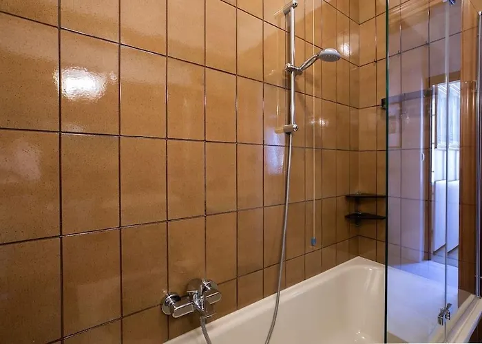 Classy Spacious Close To St.mark Square