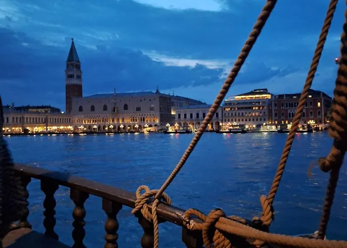 Appartement Classy Spacious Close To St.mark Square