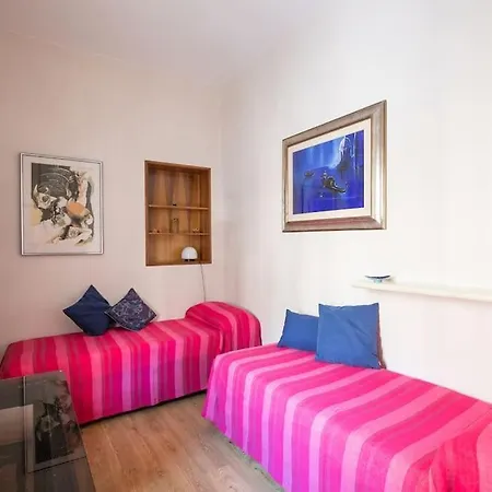 Classy Spacious Close To St.mark Square Венеция
