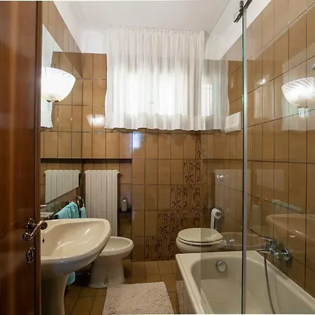 Classy Spacious Close To St.mark Square Апартаменты Венеция